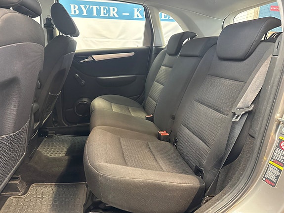 Mercedes-Benz B200 17 of 19