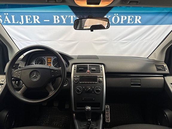 Mercedes-Benz B200 14 of 19