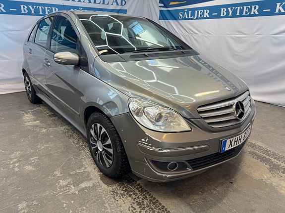Mercedes-Benz B200 2 of 5