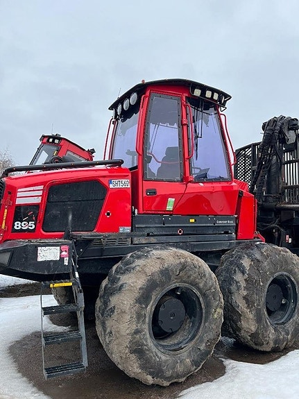 Komatsu 895