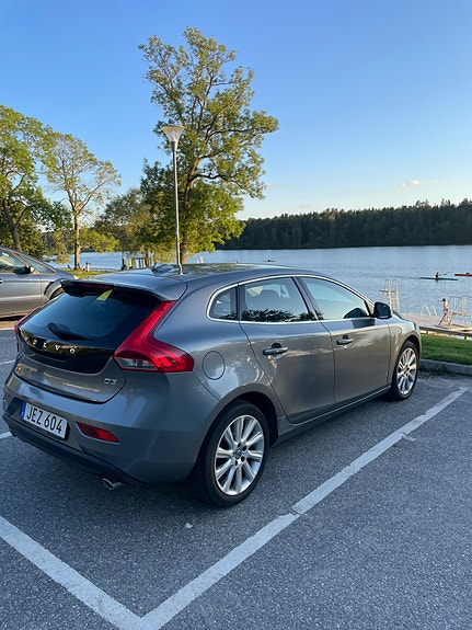 Volvo V40 4 of 5
