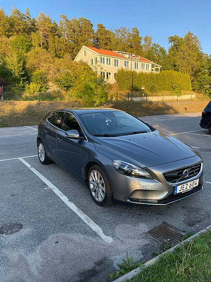 Volvo V40 2 of 5