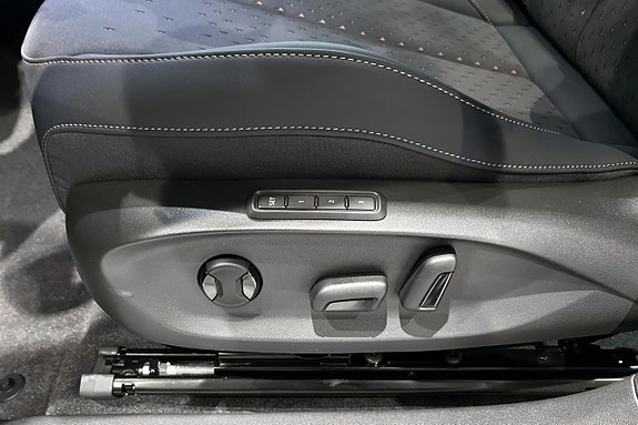 Cupra Tavascan 25 of 27