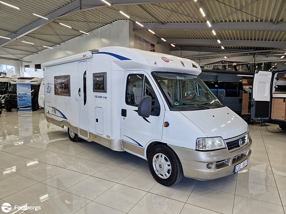 Bürstner Solano 700 // Låga långbäddar