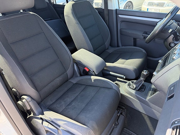 Volkswagen Touran 12 of 23