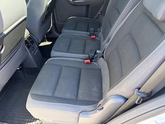 Volkswagen Touran 16 of 23
