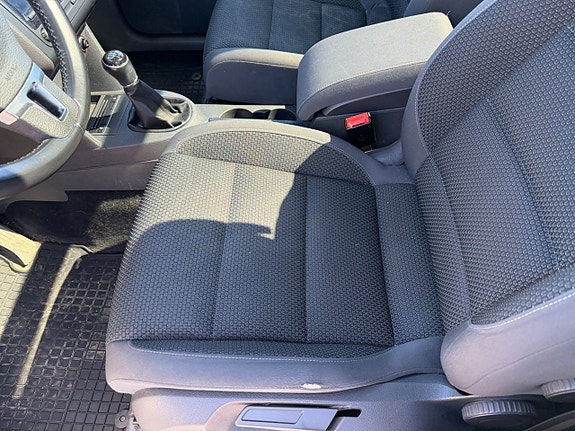 Volkswagen Touran 17 of 23