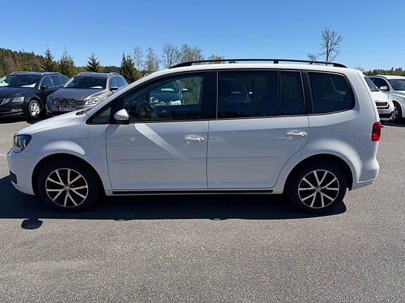 Volkswagen Touran 2 of 5