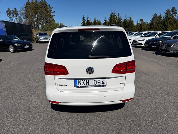 Volkswagen Touran 4 of 5