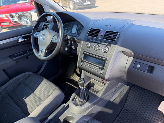 Volkswagen Touran 9 of 23