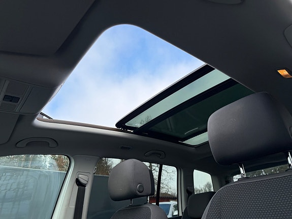 Volkswagen Touran 11 of 23