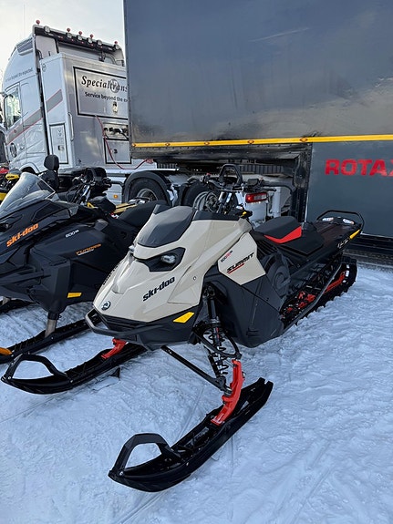 Ski-Doo Summit Adrenaline 154" 600RR *Boka nu och få 11500kr rabatt*