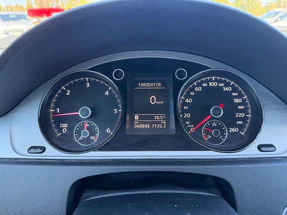 Volkswagen Passat Alltrack 17 of 28