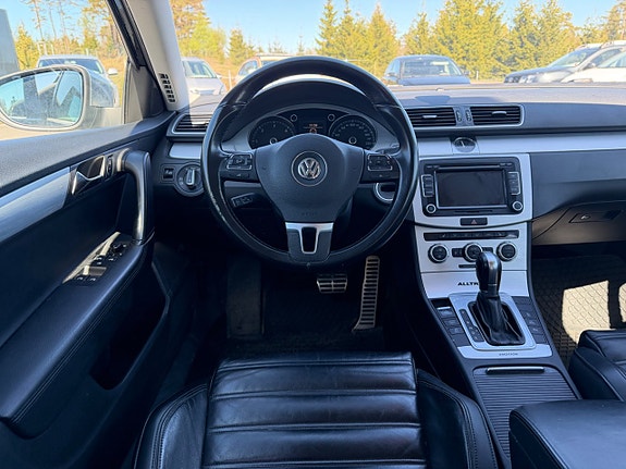 Volkswagen Passat Alltrack 16 of 28