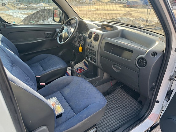 Peugeot Partner 19 of 21