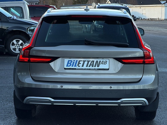 Volvo V90 Cross Country 6 of 24