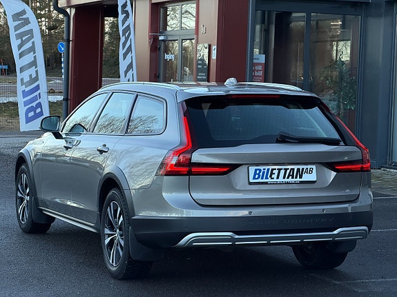 Volvo V90 Cross Country 4 of 5