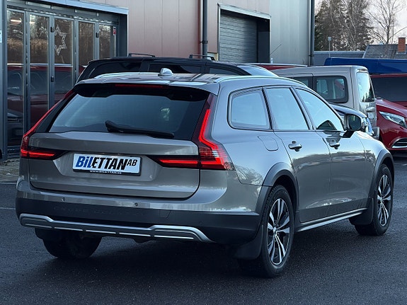 Volvo V90 Cross Country 7 of 24