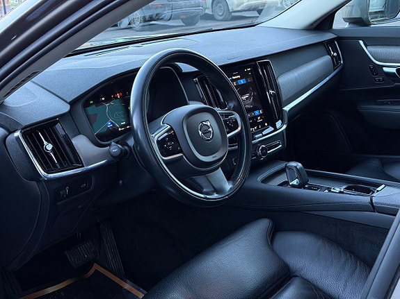Volvo V90 Cross Country 10 of 24