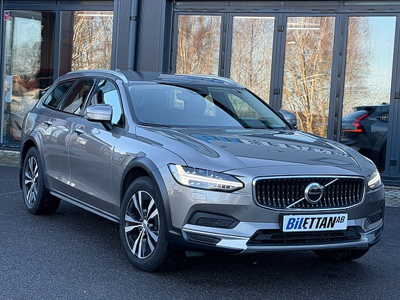 Volvo V90 Cross Country 2 of 5
