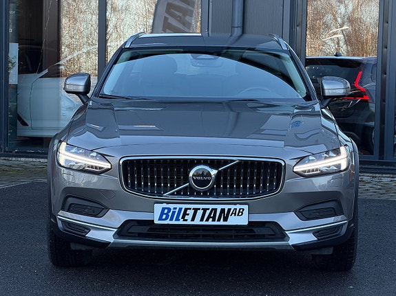 Volvo V90 Cross Country 3 of 5