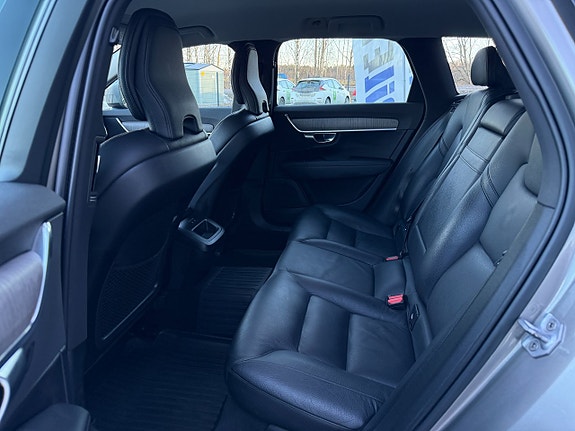 Volvo V90 Cross Country 14 of 24