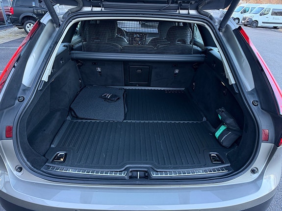 Volvo V90 Cross Country 8 of 24
