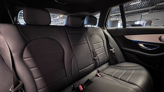 Mercedes-Benz C200 9 of 21