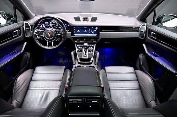 Porsche Cayenne 17 of 30