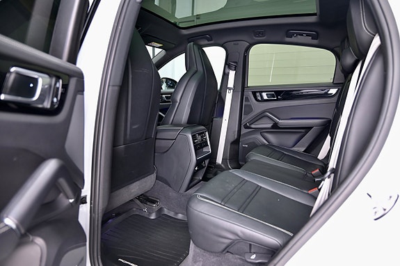 Porsche Cayenne 11 of 30