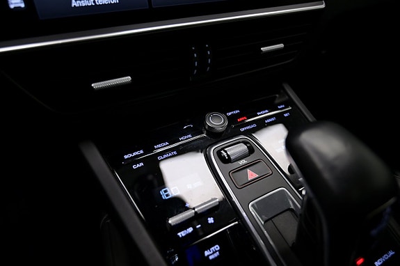 Porsche Cayenne 26 of 30