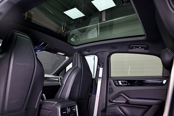 Porsche Cayenne 12 of 30