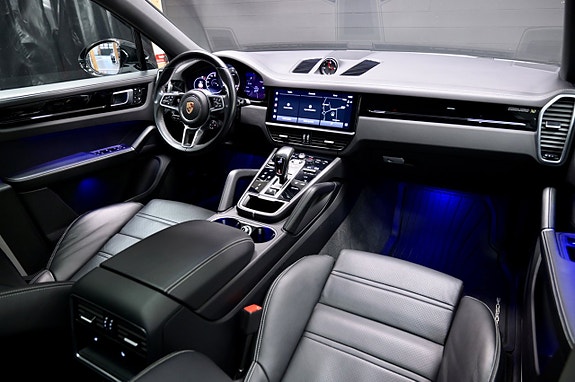 Porsche Cayenne 15 of 30