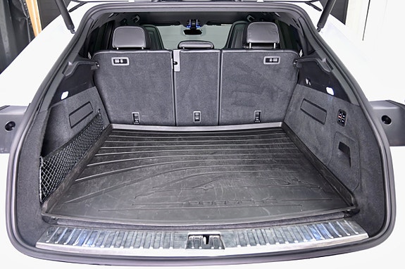 Porsche Cayenne 9 of 30