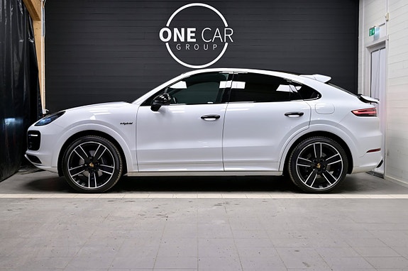 Porsche Cayenne 4 of 5