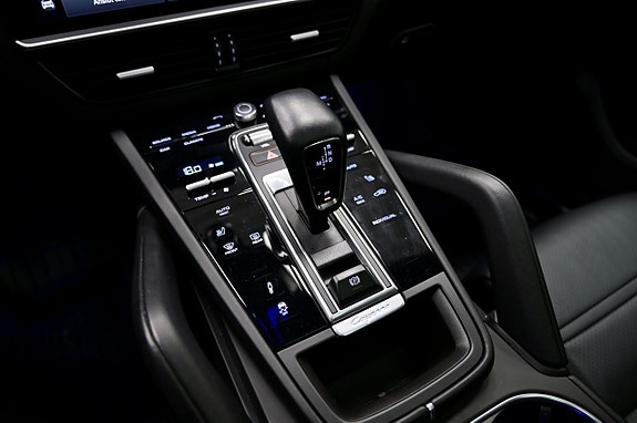 Porsche Cayenne 25 of 30