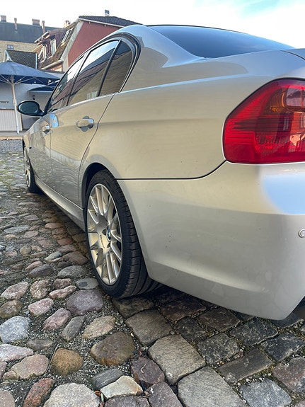BMW 320Si 4 of 5