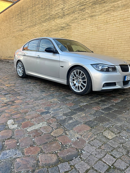 BMW 320Si 2 of 5