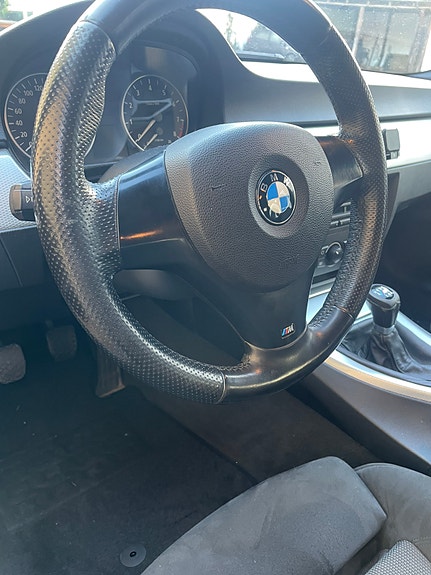 BMW 320Si 9 of 12