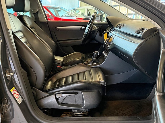 Volkswagen Passat 15 of 16
