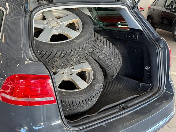 Volkswagen Passat 11 of 16
