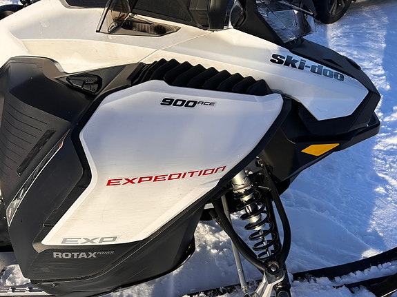 Ski-doo Expedition 900 Ace 2 of 19