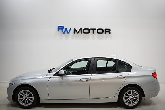 BMW 318d 3 of 5