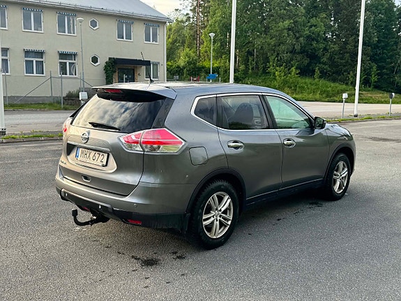 Nissan X-Trail 3 of 5