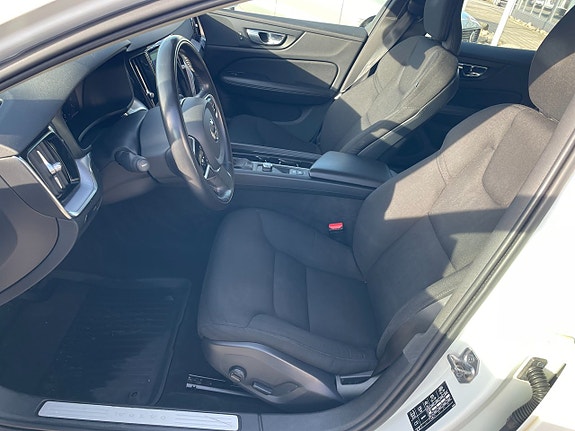 Volvo V60 7 of 18