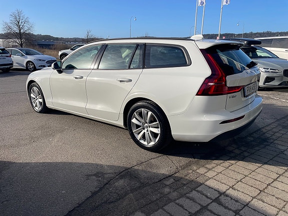 Volvo V60 2 of 18