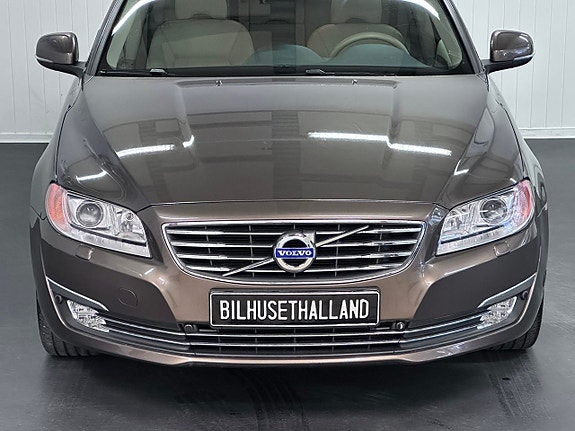 Volvo V70 4 of 5