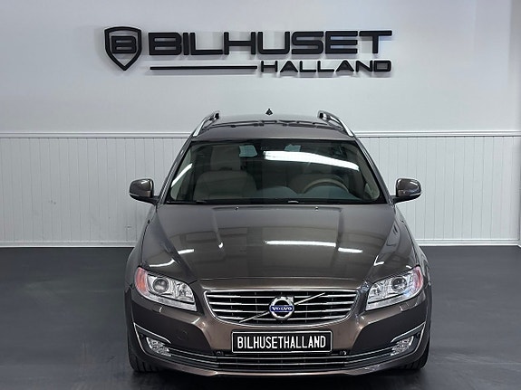 Volvo V70 3 of 5