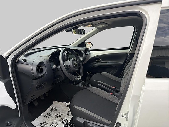 Toyota Aygo 12 of 16