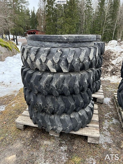4 st 10,00-20 däck till hjulgrävare (22,000:- ex moms)